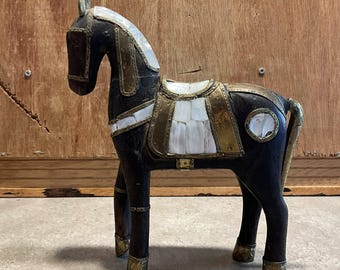 ヴィンテージのリアルな革の馬の像または置物、馬のギフトの装飾、馬の