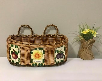 Vintage Botanica Wicker Basket with Ceramic Tile Flower and Fruits, Retro Boho Farmhouse Kitschy Kitchen Decor Wicker Planter Wall Decor