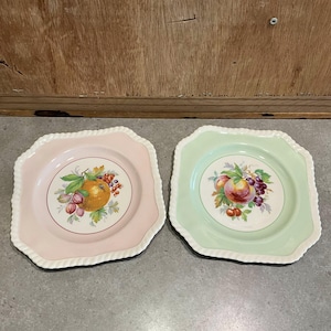 Platos de ensalada antiguos Johnson Bros Old English: Motivo de frutas, borde de cuerda
