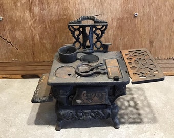 Vintage Mini Cast Iron Stove 'crescent' - Etsy Canada