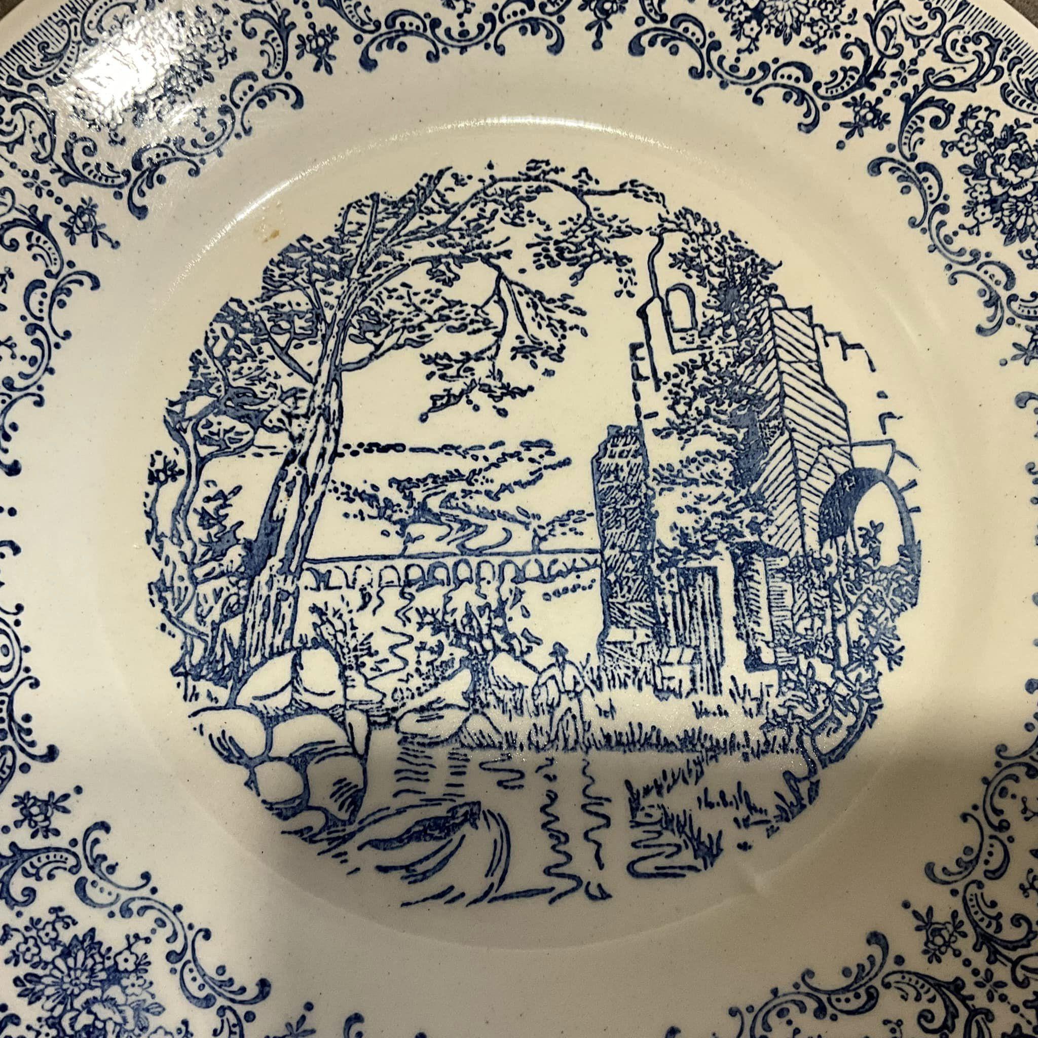 ヴィンテージイタリアンプレート：青と白の風景画（幅9.2インチ