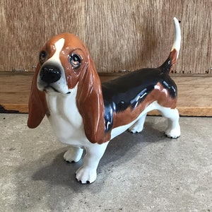 Vintage BESWICK BASSET HOUND Dog Figurine Made in England