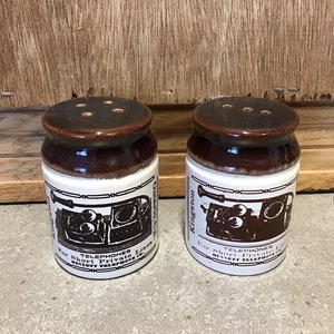 Vintage Ceramic Salt and Pepper Shakers set. Pottery salt and pepper shakers. Brown stoneware salt and pepper shakers. Dining Table Decor.