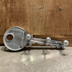 Vintage metal key holder with 3 Hooks, Vintage Key Wall Hook – Decorative Key Holder for Coats , Bags, & More
