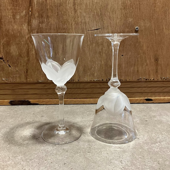 Vintage Cris D'arques Crystal Wine Glasses: Frosted Tulip Design