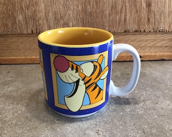 Dixie Disney Winnie the Pooh Cup Dispenser Tigger Honey Pot