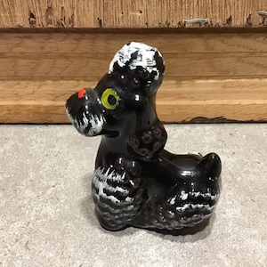 Vintage jaren 1950 Redware Aardewerk Klei Zwarte Franse Poedel Hond Beeldje Japan