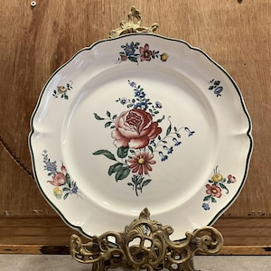 Villeroy and Boch Mettlach Plate 1562 Made in France Saar, Floral. Green Rim