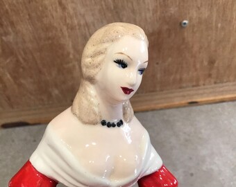 ヴィンテージ セラミック ビクトリア朝の女性像 赤いドレス 1988年