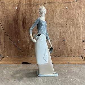 Lladro girl with jug - Etsy 日本