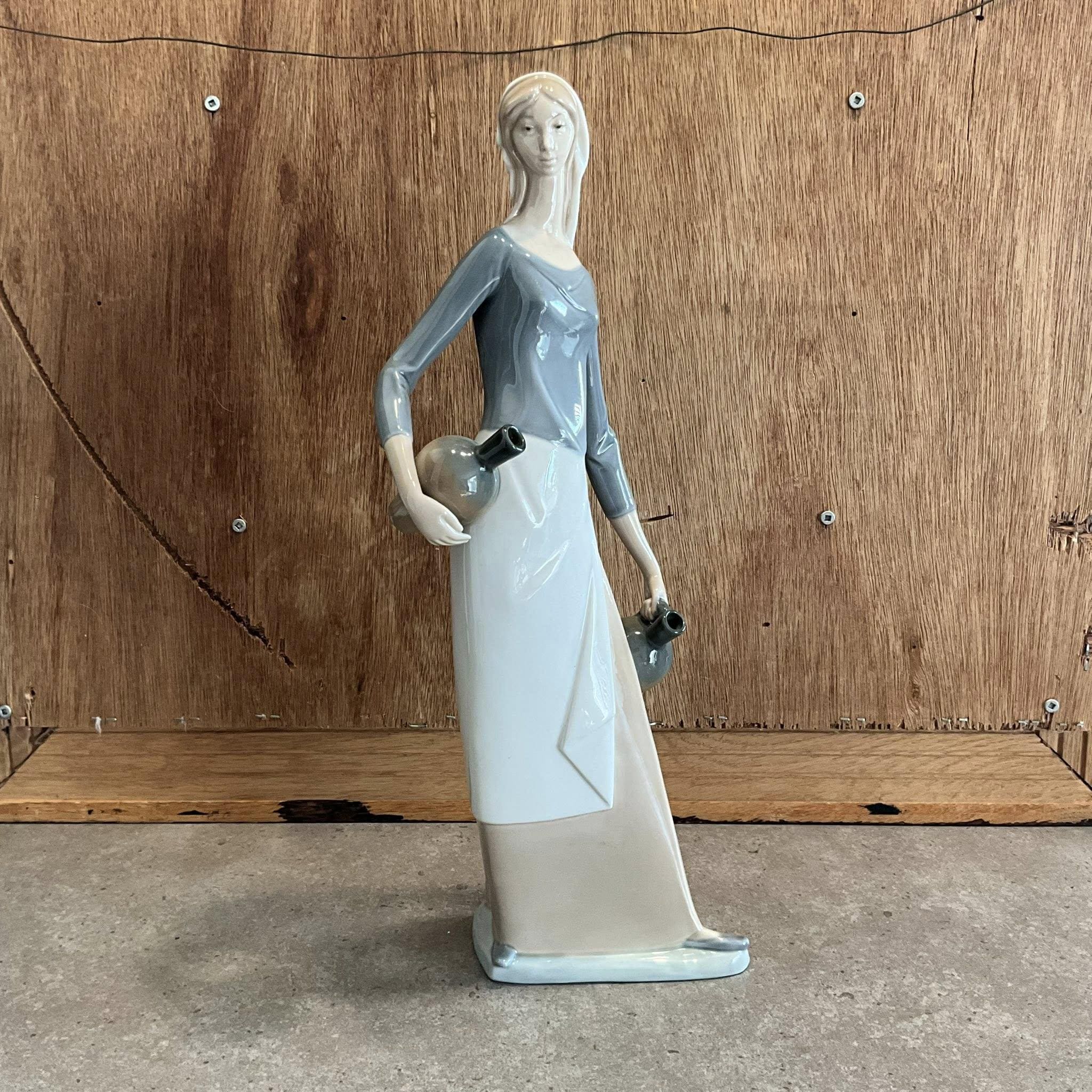 Lladro girl with jug - Etsy 日本