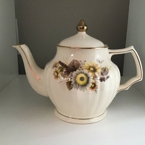 Vintage Sadler Teapot with Flowers design Made in England