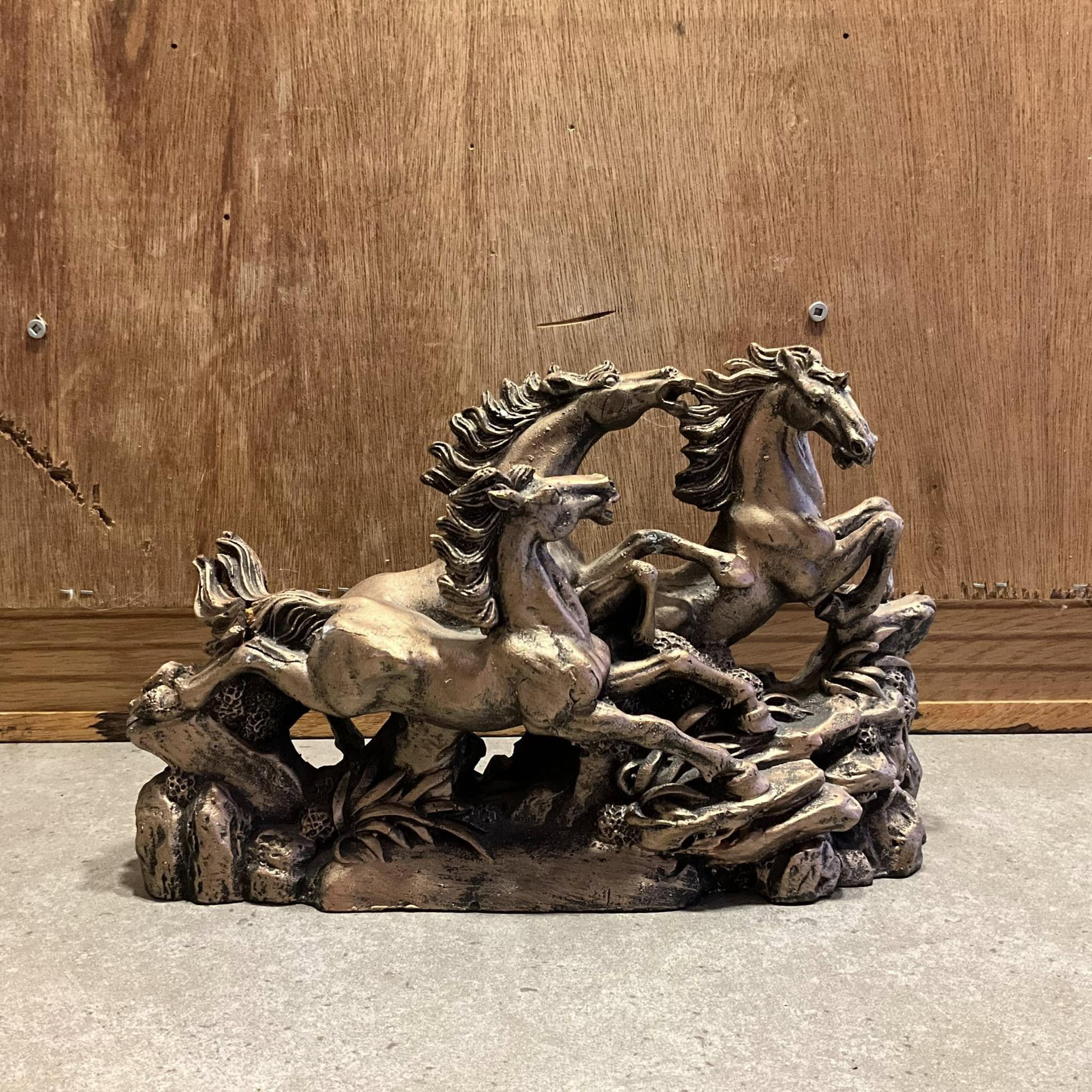 大理石と三頭の馬 (Marble and Tri-Horses) Vintage Bronze Tone Three Running Horses Statue: Feng Shui Decor