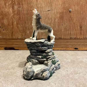 Grey Wolfs Sculpture Standing On Cliff Rock Base, Figurine