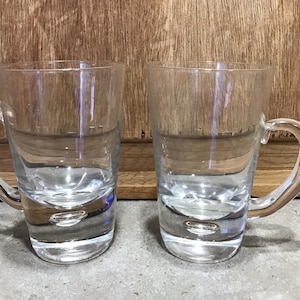 Juego de 2 tazas vintage de vidrio con asas y diseño de burbujas