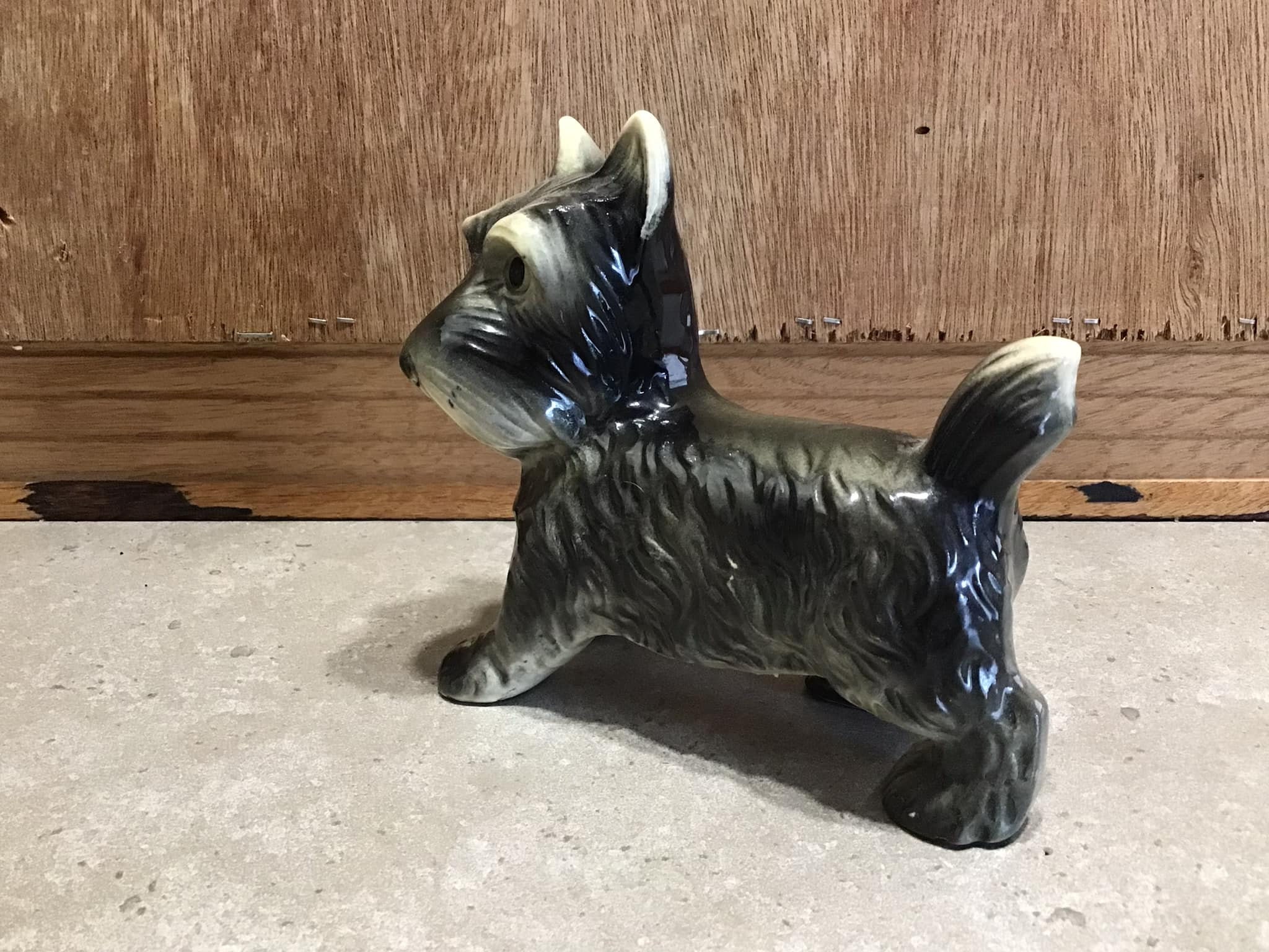 ドイツ製のヴィンテージ スコティッシュ テリア犬 磁器製犬の置物