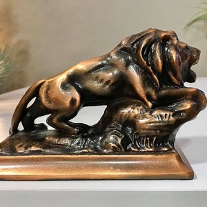 Vintage Lion Figurine paperweight Sculpture