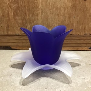 Blauer Votivkerzenhalter Tulip Glow gefrostet Made in Italy