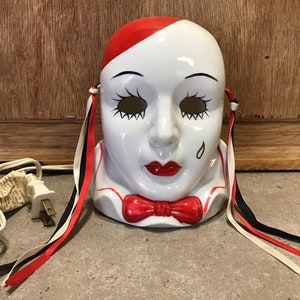 Vintage Art Deco Czerwona i Biała Francuska Pantomima Postać Pierrot Mim Klown Figurka Lampa