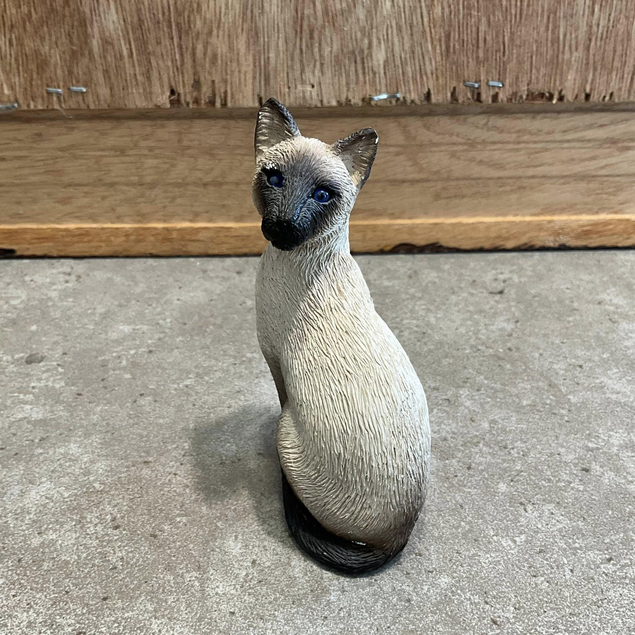 Sandicast Siamese Cat Figurine, Hand Painted Resin Realistic