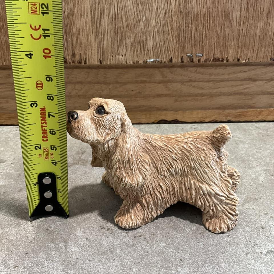 コッカースパニエル犬の置物、立っている犬の彫刻コレクション