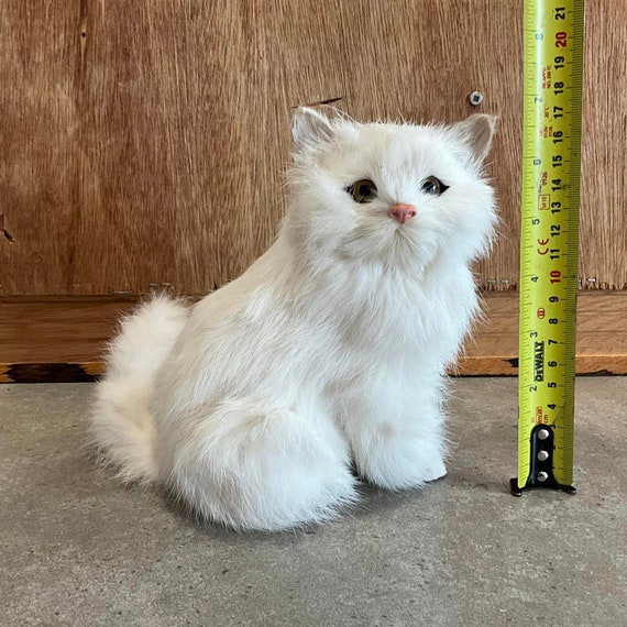 リアルな白い猫のぬいぐるみ：子猫用ペットおもちゃ - Etsy 日本