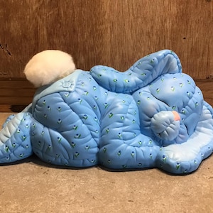 Vintage 1986 Dona&#39;s Molds Inc Ceramic Bunny Rabbit Sleeping Blue and White