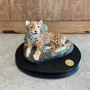 Wild Cat, Leopard Statue on Base, Collectible, Vintage,, Cat