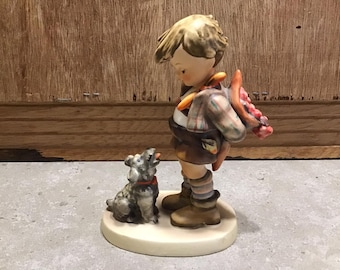 Figura vintage de Hummel: Niño con perro, artículo de colección de Goebel (años 60).