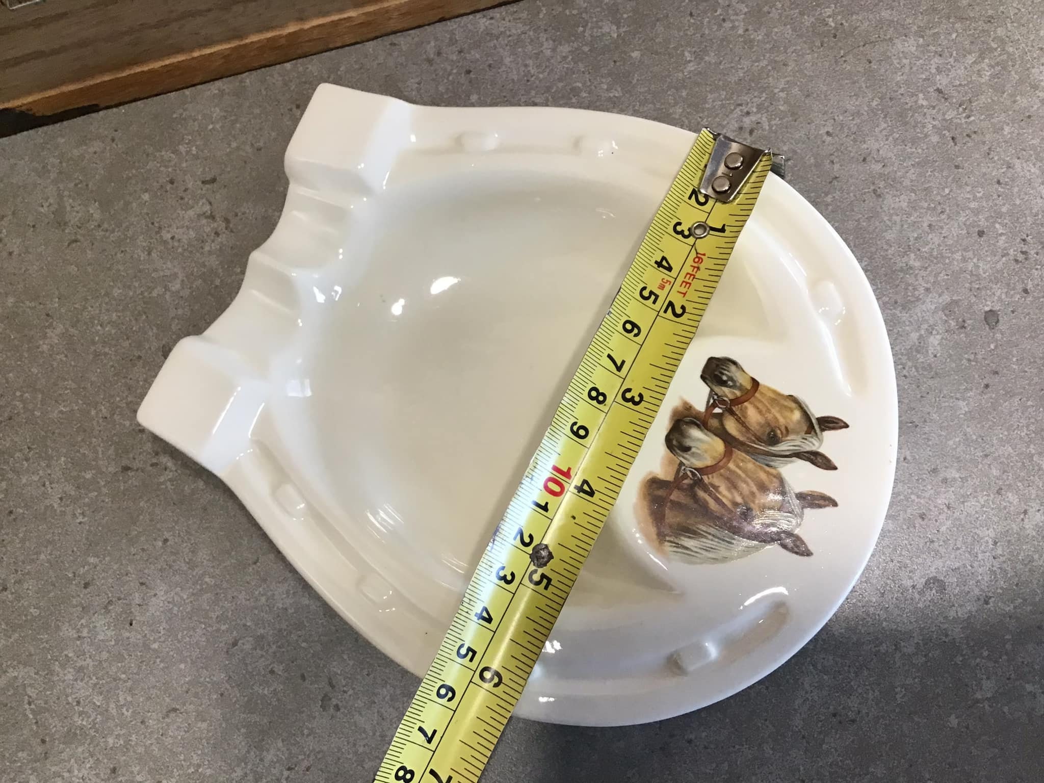 馬のデザイン陶器製灰皿 馬のデザイン陶器製灰皿