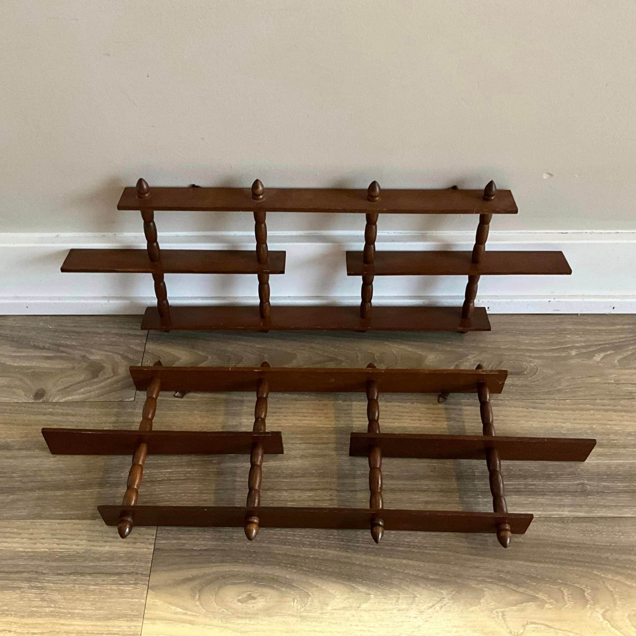 ヴィンテージ木製スピンドルディスプレイシェルフ2個：ミッド