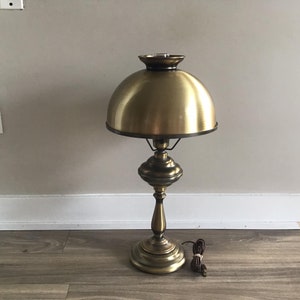 Lampada vintage in ottone con paralume, lampada da tavolo in metallo color oro
