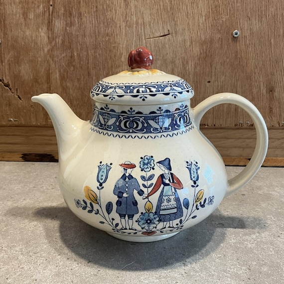 Hearts and Flowers, Johnson Brothers Teapot, Vintage Staffordshire