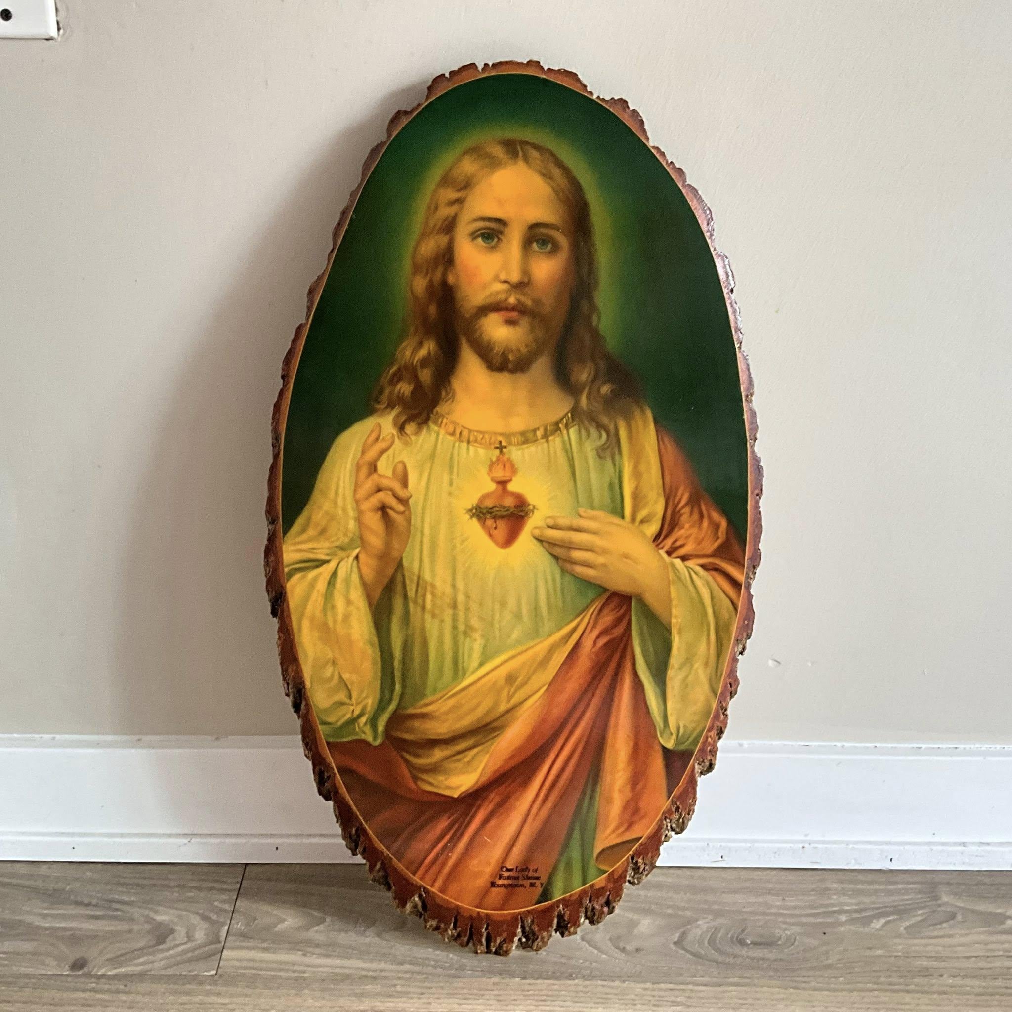 JESUS CHRIST レリーフ 壁掛けプレート 真鍮製 Vintage Lacquered Sacred Heart Jesus Print: Live Edge Wood Slice