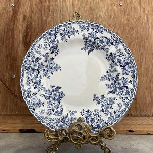 Johnson Brothers DEVON COTTAGE Dinner Plate 10.5” Blue and White. Floral, Made in England.