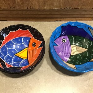 2 Vintage Maurilio Juarez mexikanische Keramik blau und schwarz kleine Fischschalen Ton und handbemalt signiert, wunderschön zum Ausstellen