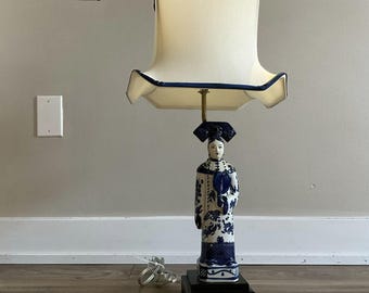 Blue & White Chinoiserie Figural Lamp: Vintage Electric Table Lamp