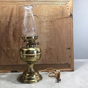 Lampada da tavolo elettrica stile lampada a olio in ottone vintage