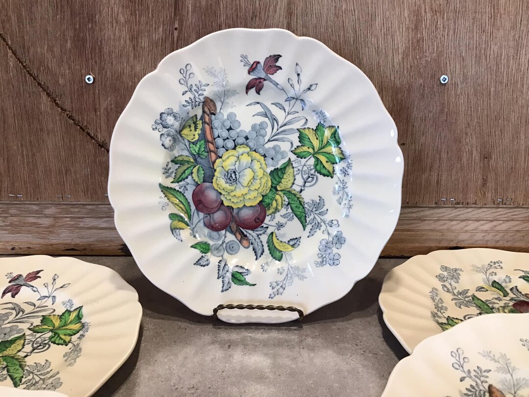 ROYAL DOULTON the Kirkwood Dinner Plate, Bone China, England, Vintage