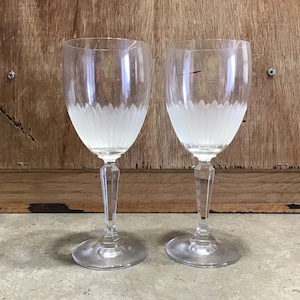 2 Wine Glasses with Cut Vertical Etched Barware
