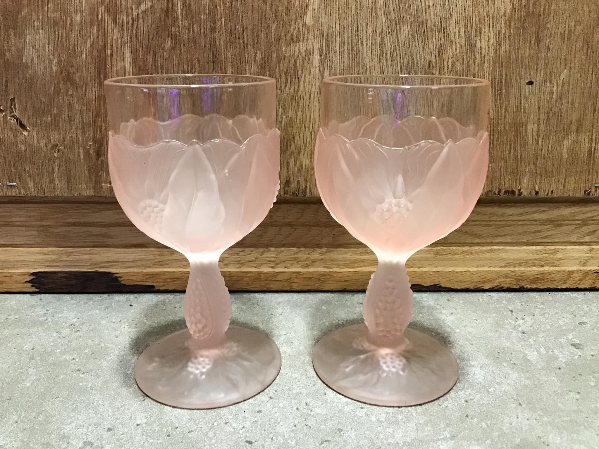 Frosted Colored Wine Glasses - Vibrant Wine Glass Collection