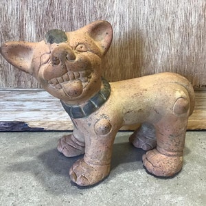 Figurina di argilla tribale messicana, effigie azteca maya vintage o Dio, ceramica, arredamento primitivo messicano del sud-ovest.