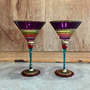 Copas de Martini Festivas Pier 1: Vasos abstractos y coloridos con detalles dorados