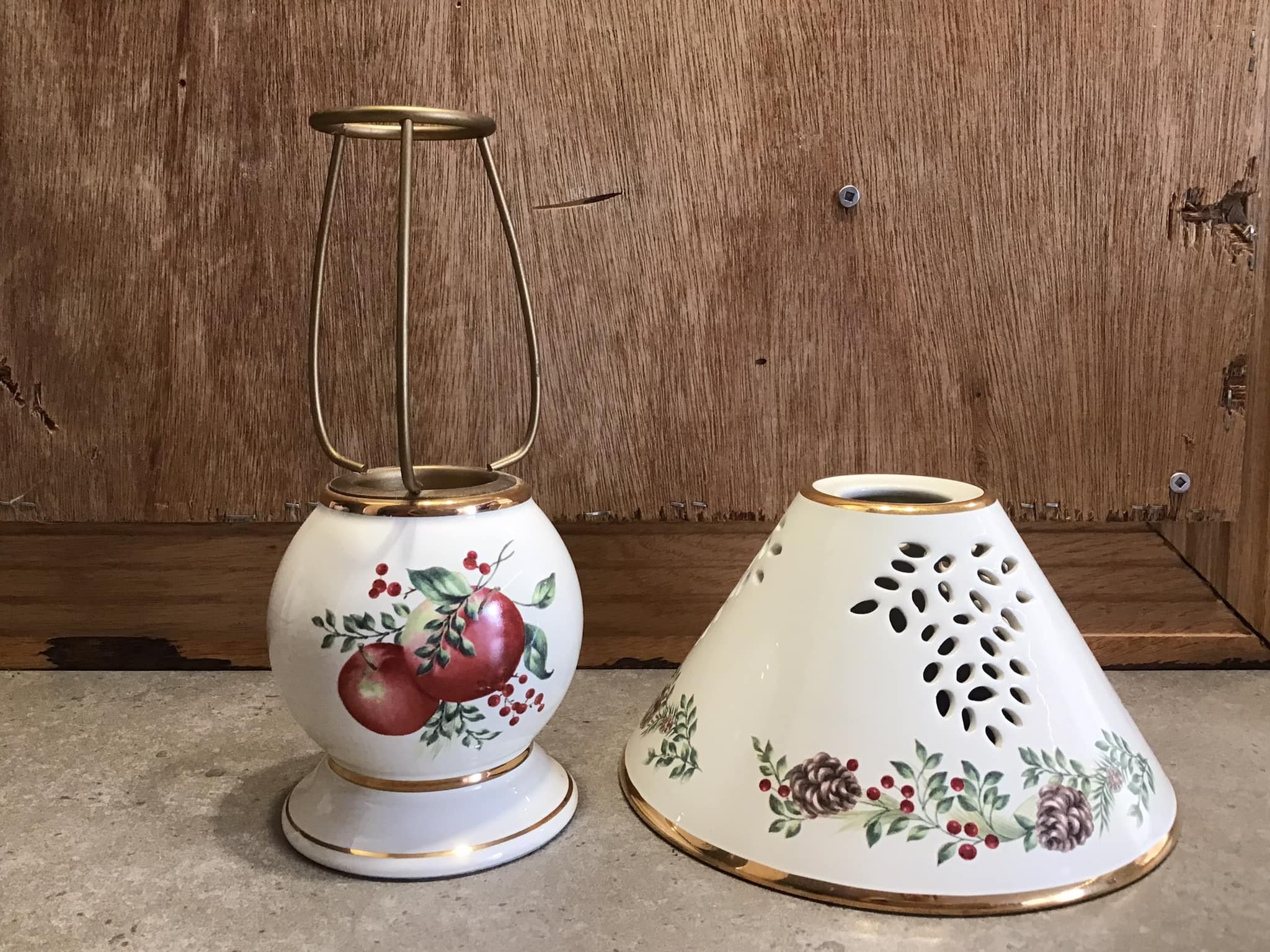 Vintage Lenox Williamsburg Boxwood and Pine Ivory With Gold Trim