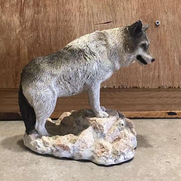 Living Stone Wolf Figurine Etsy