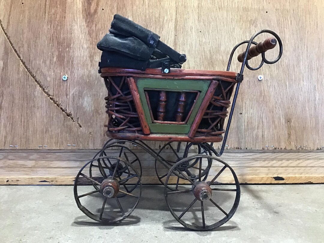 * antique pram ❀ 木製 ミニチュア ベビーカー Antique Vintage Baby Doll Carriage, Pram, Victorian Style