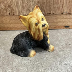 Figura de Yorkshire Terrier: Estatua realista de Yorkshire Terrier (10,8 cm)