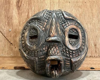 アフリカの手彫りの大きな木製部族バコタガーナヴィンテージマスク