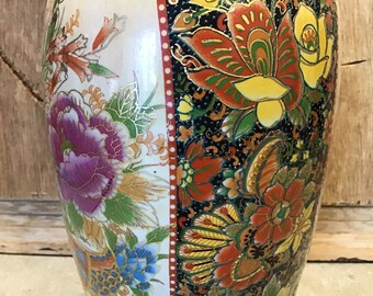 収集価値のある中国の花瓶、多色薩摩様式の磁器の花瓶の東洋の花瓶