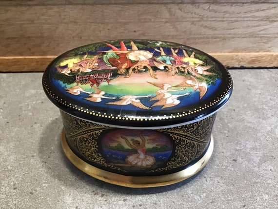 Vintage Ardleigh Elliott & Sons 1992 Porcelain Oval Music Box
